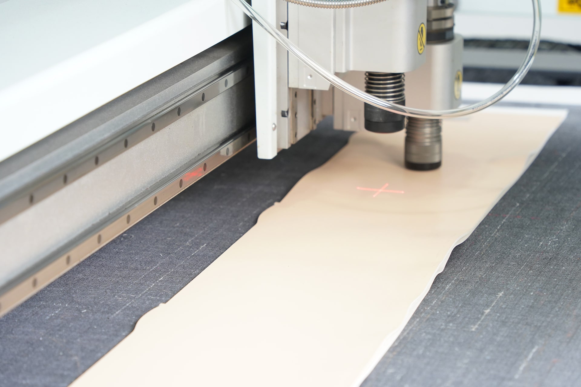 precise laser leather cutting for handbag manufacturing 3-min