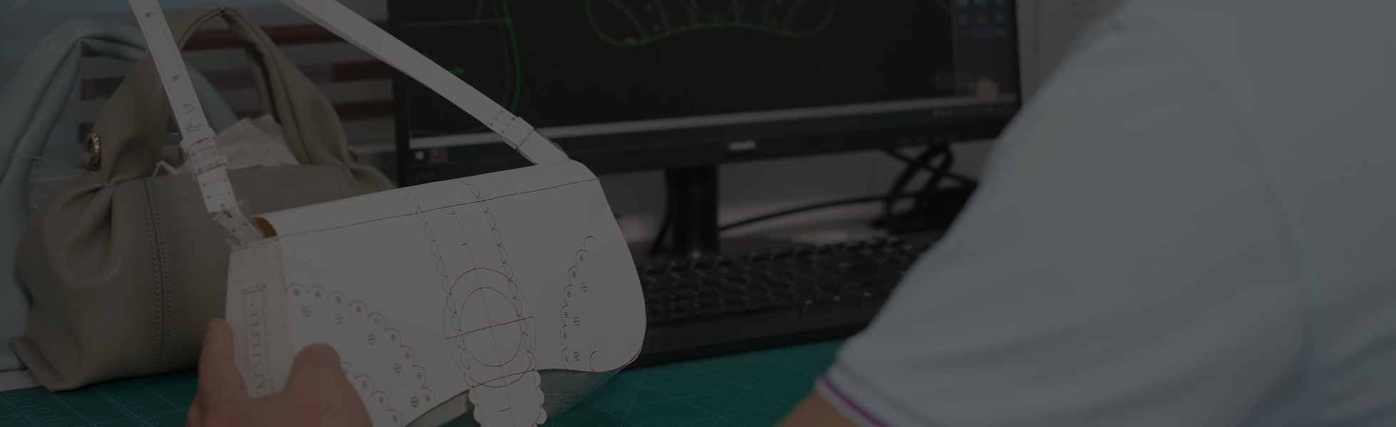 Designing-Paper-Model-Before-Handbag-Sampling-Background-IMG